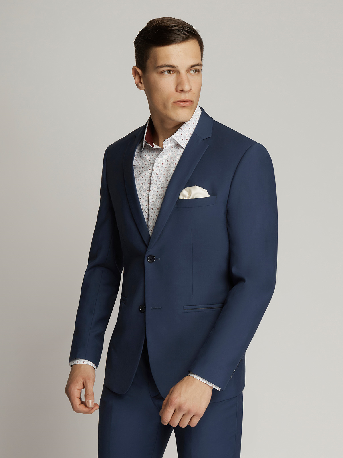 James suit with a slim cut - Image 21