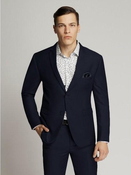 James suit with a slim cut